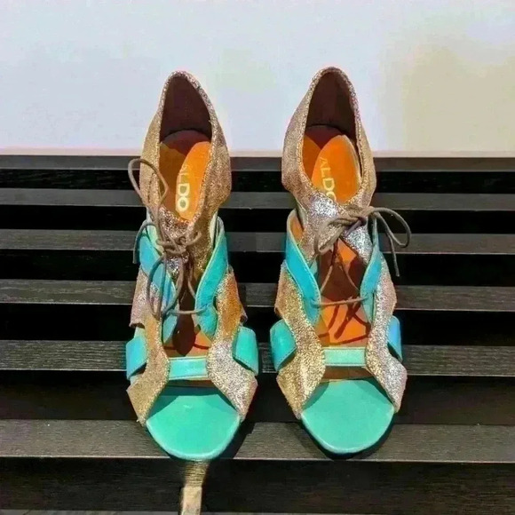 Women's Aldo Bootie Heels - Size  8 like new - Picture 1 of 2